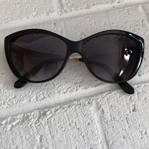 ALEXANDER MQUEEN sunglasses.